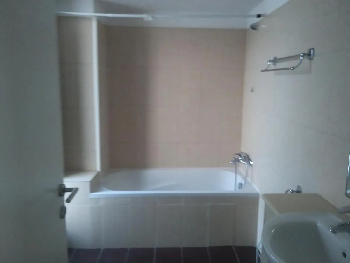 Room In Stylish Apartment Larnaca Accommodatie bij particulieren